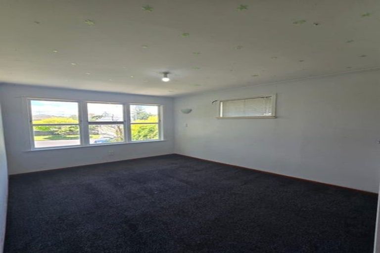 Photo of property in 151 Gossamer Drive, Pakuranga Heights, Auckland, 2010