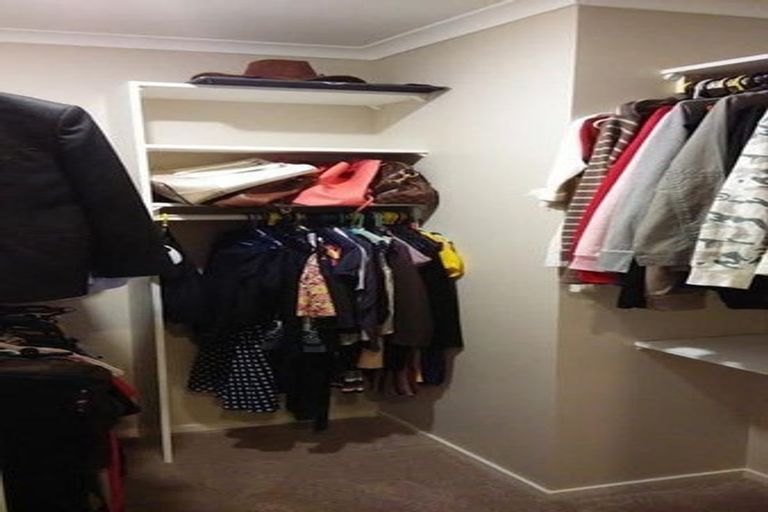 Photo of property in 28 Macnean Drive, East Tamaki Heights, Auckland, 2016