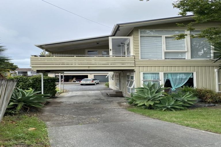 Photo of property in 13 Rickards Place, New Lynn, Auckland, 0600