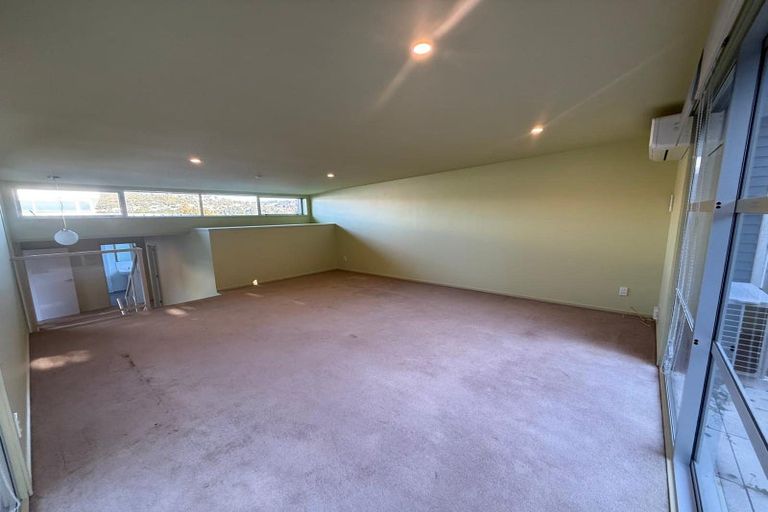 Photo of property in 24 Seaview Road, Paremata, Porirua, 5024