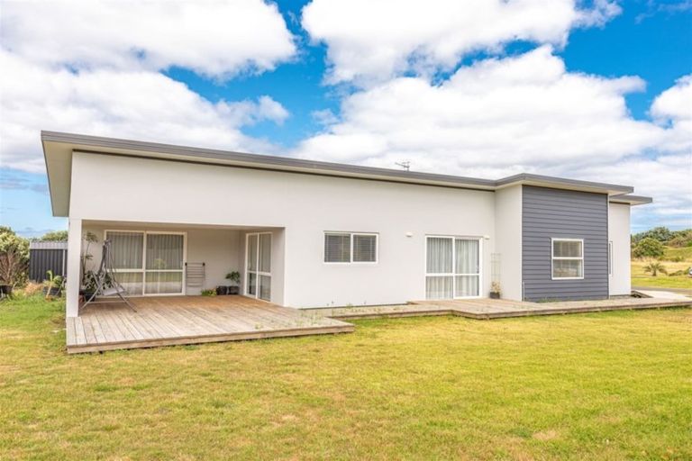 Photo of property in 30 Longbeach Drive, Castlecliff, Whanganui, 4501