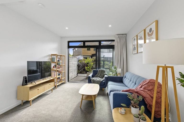 Photo of property in 5 Glen Evans Crescent, Fairfield, Lower Hutt, 5011