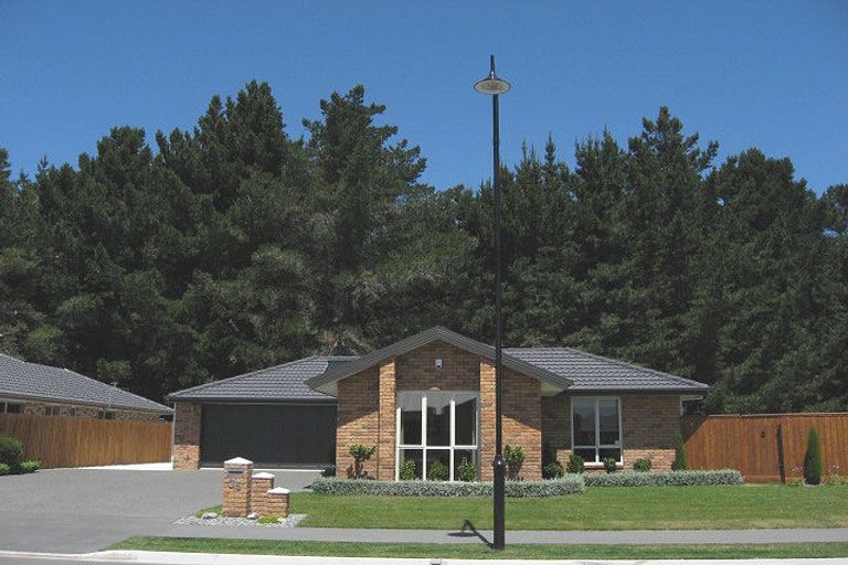 Photo of property in 35 Pohutukawa Crescent, Parklands, Christchurch, 8083