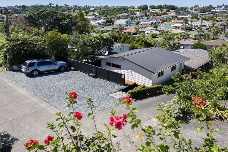 Photo of property in 25a Matai Road, Stanmore Bay, Whangaparaoa, 0932