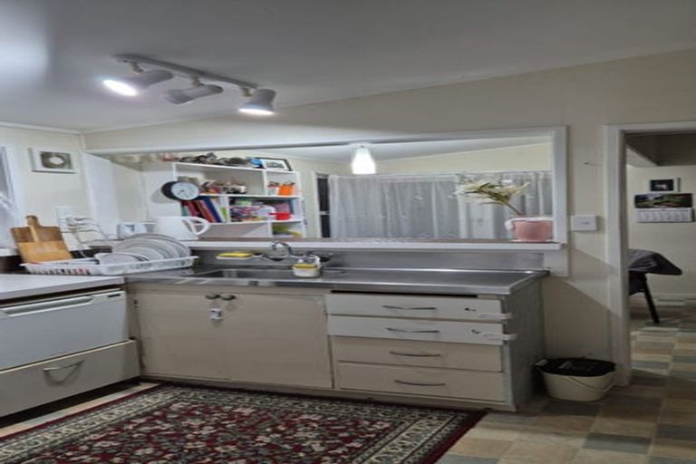 Photo of property in 6 Totara Grove, Hillcrest, Auckland, 0627