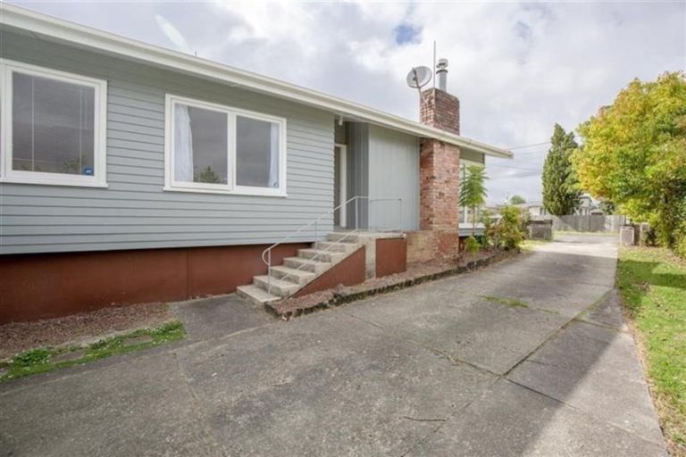 Photo of property in 28 Larnoch Road, Henderson, Auckland, 0610