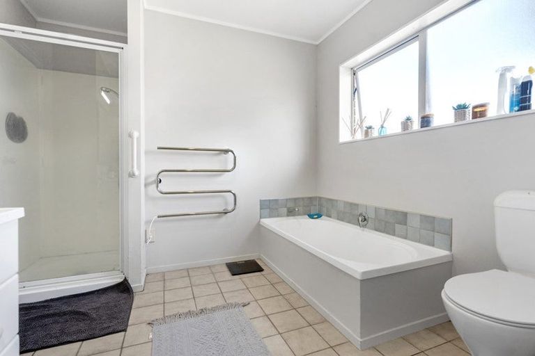 Photo of property in 678d Te Atatu Road, Te Atatu Peninsula, Auckland, 0610