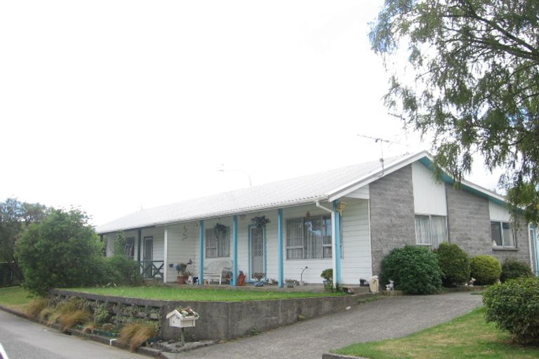 Photo of property in 8f1- Cederholm Grove, Brown Owl, Upper Hutt, 5018
