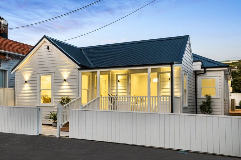 Photo of property in 4 Cheltenham Road, Devonport, Auckland, 0624