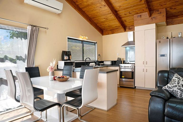 Photo of property in 4/28 Islington Avenue, New Lynn, Auckland, 0600