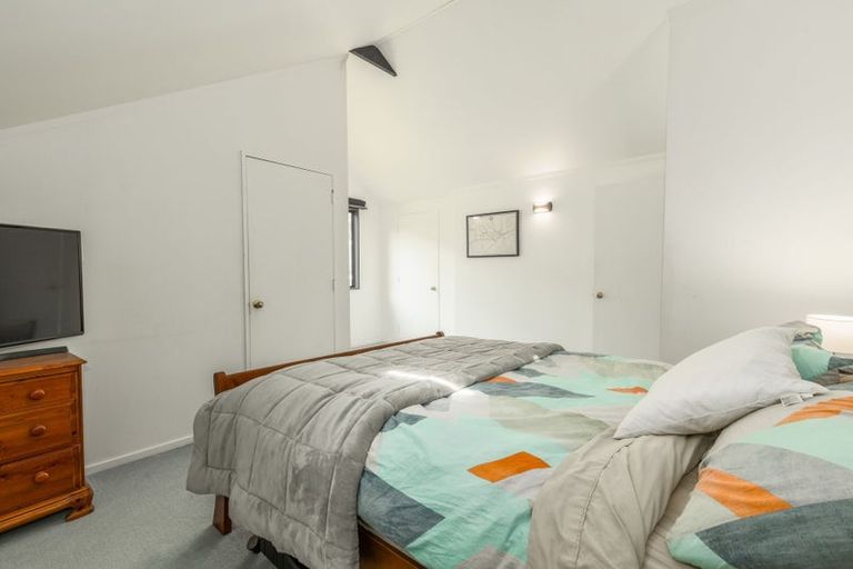 Photo of property in 10 Kakariki Grove, Waikanae, 5036