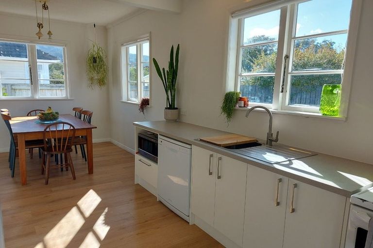 Photo of property in 5 Hood Avenue, Heretaunga, Upper Hutt, 5018