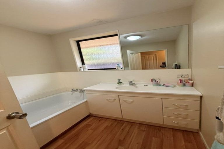 Photo of property in 15 Highland Place, Avonhead, Christchurch, 8042