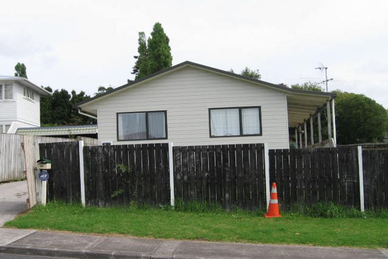 Photo of property in 8 Marewa Street, Te Atatu South, Auckland, 0610