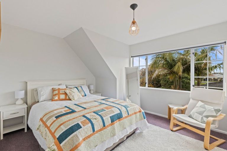Photo of property in 5 Tamati Place, Merrilands, New Plymouth, 4312