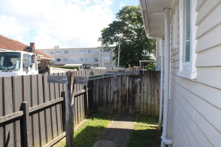 Photo of property in 1 Daniel Avenue, Mangere East, Auckland, 2024