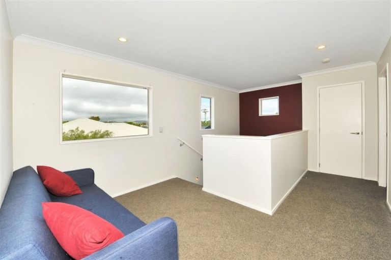 Photo of property in 35 Mataroa Place, Parklands, Christchurch, 8083
