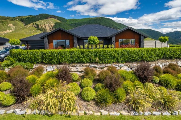 Photo of property in 17 Huntaway Close, Stoke, Nelson, 7011