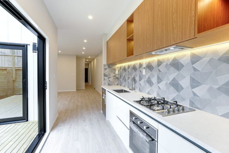 Photo of property in 15 Horokaka Street, Massey, Auckland, 0614