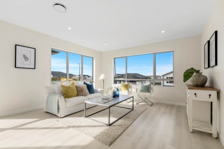 Photo of property in 98 Godfrey Drive, Orewa, 0931