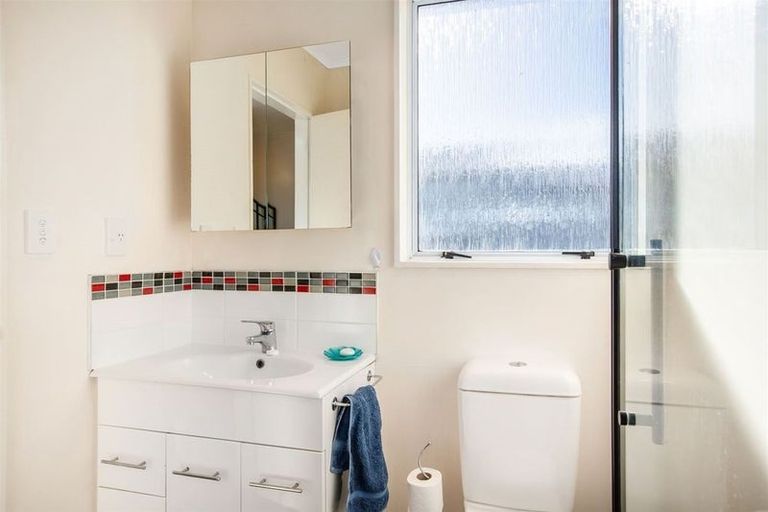Photo of property in 43 Cleat Street, Whitby, Porirua, 5024