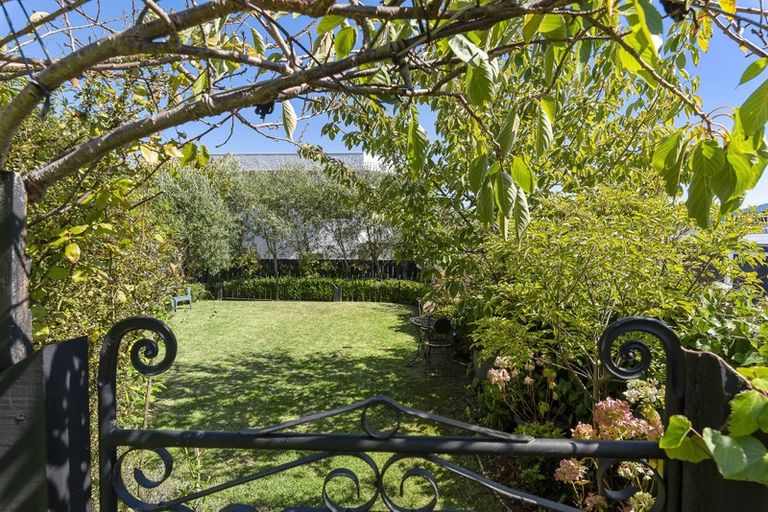 Photo of property in 118 Seaview Road, Paraparaumu Beach, Paraparaumu, 5032