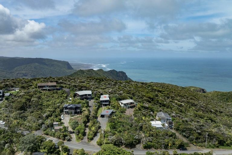 Photo of property in 16 Log Race Road, Piha, New Lynn, 0772