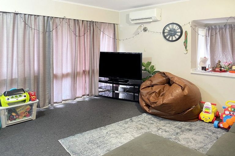 Photo of property in 2/12 Trevethick Grove, Woburn, Lower Hutt, 5010