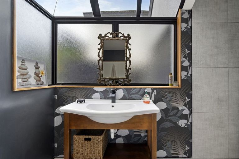 Photo of property in 1/14 Beresford Street, Bayswater, Auckland, 0622