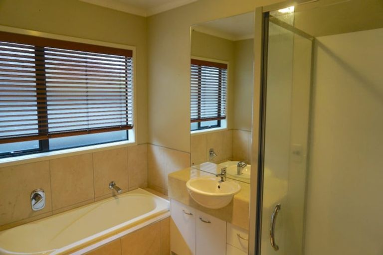 Photo of property in 5 Duntrune Road, Flat Bush, Auckland, 2016