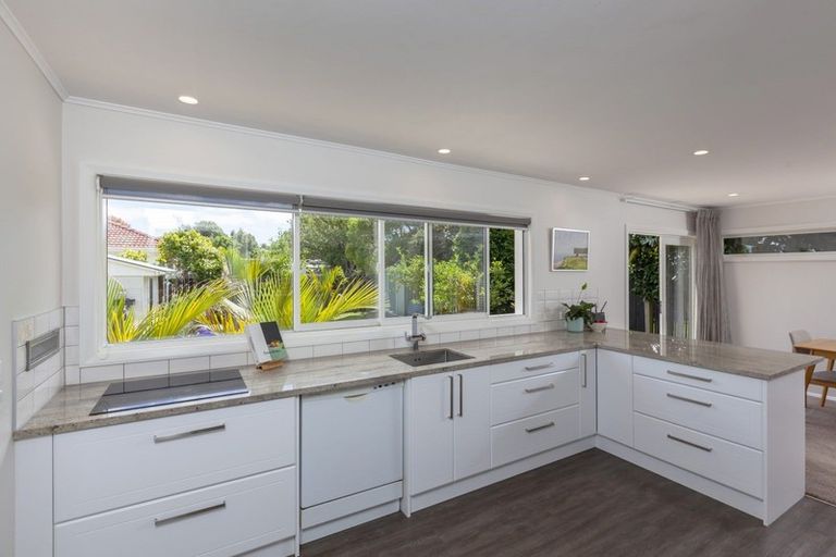 Photo of property in 9 Nugget Grove, Raumati Beach, Paraparaumu, 5032