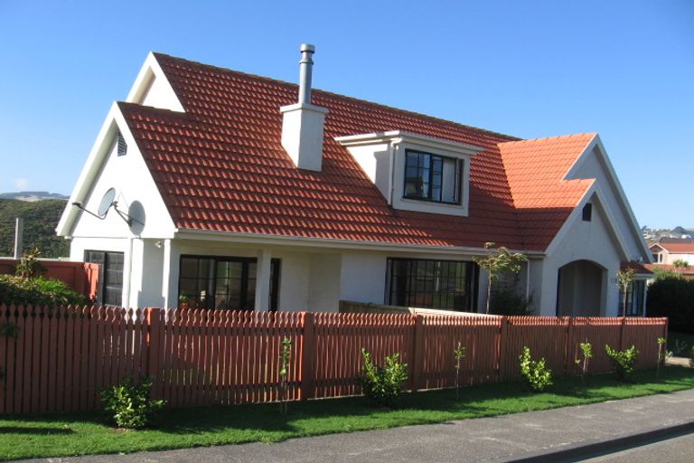 Photo of property in 102 Westchester Drive, Churton Park, Wellington, 6037