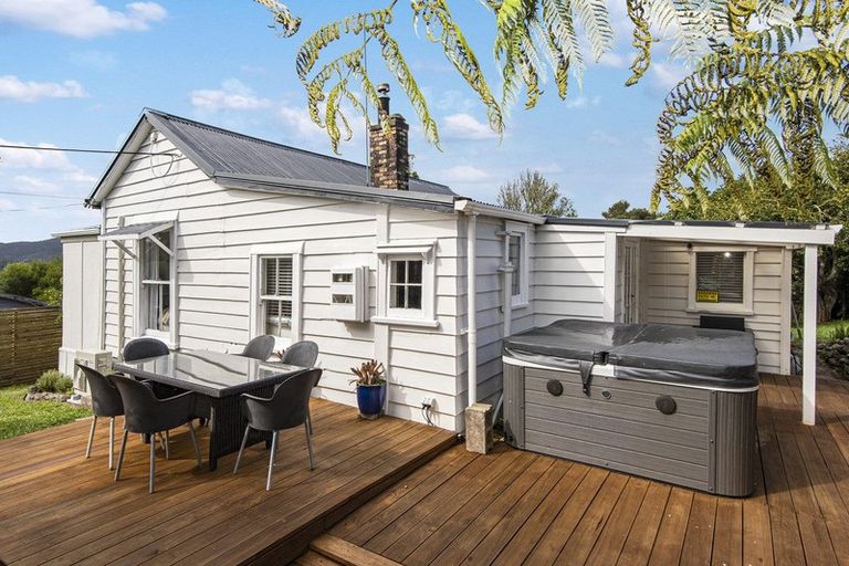 Photo of property in 45 View Road, Hikurangi, 0114