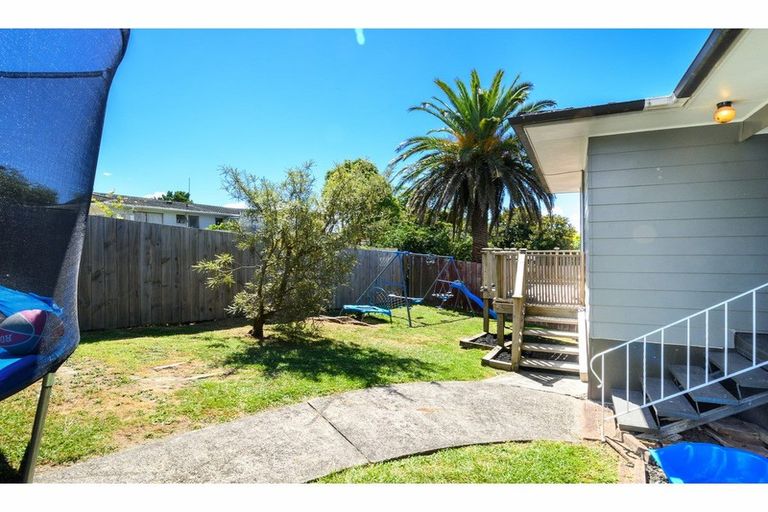 Photo of property in 26 Solar Road, Glen Eden, Auckland, 0602