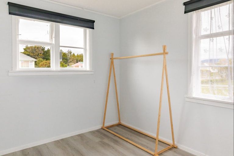 Photo of property in 4 Colvin Street, Westport, 7825