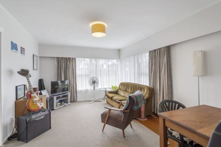 Photo of property in 1/8 Manuka Road, Glenfield, Auckland, 0629