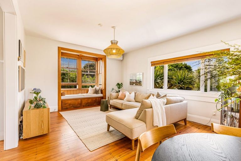 Photo of property in 5 Kotuku Street, Te Atatu Peninsula, Auckland, 0610