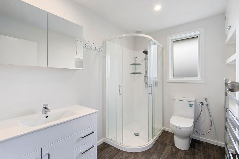 Photo of property in 36 Oakley Crescent, Hornby, Christchurch, 8042