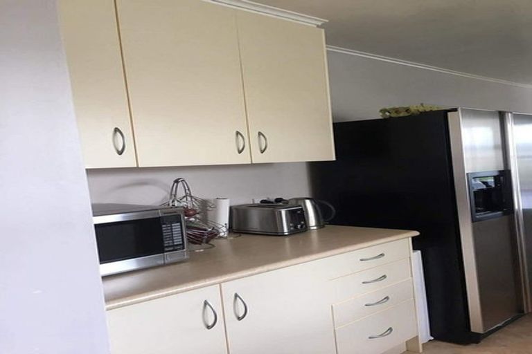 Photo of property in 5 Quigley Street, Newlands, Wellington, 6037