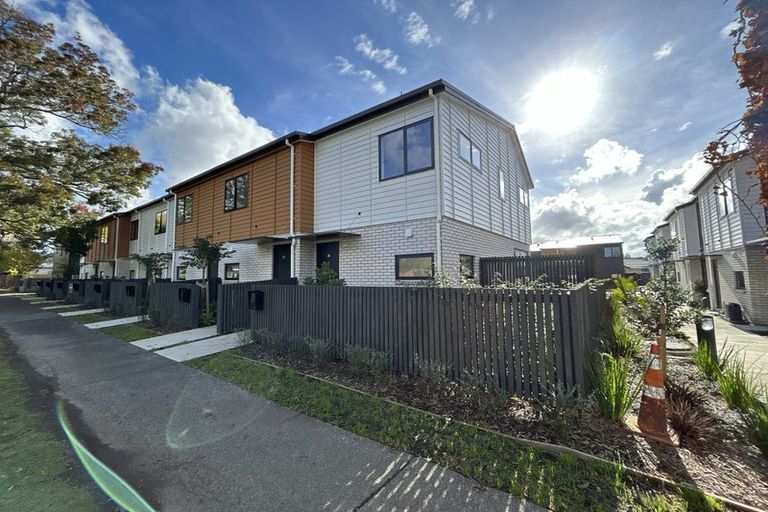 Photo of property in 57 Whati Lane, Henderson, Auckland, 0612