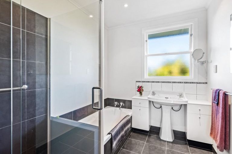 Photo of property in 18 Rua Road, Paraparaumu Beach, Paraparaumu, 5032