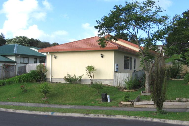 Photo of property in 2 Ginders Drive, Massey, Auckland, 0614