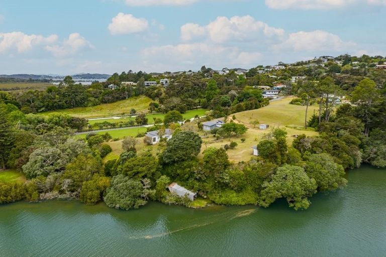 Photo of property in 111 Yorke Road, Haruru, 0204