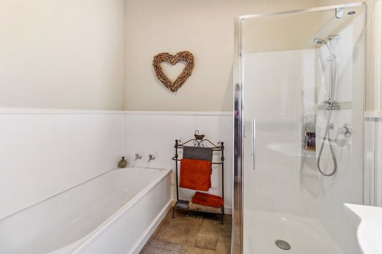 Photo of property in 43 Doug Ledgerwood Drive, Wanaka, 9305