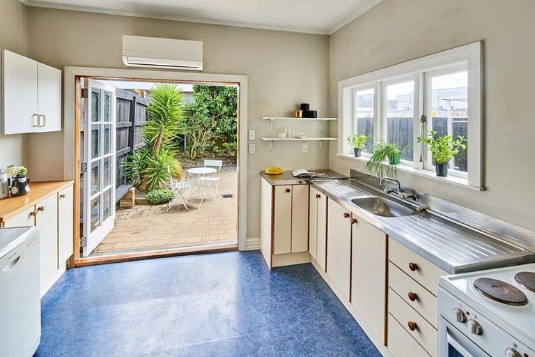 Photo of property in 6 Gordon Street, Newtown, Wellington, 6021