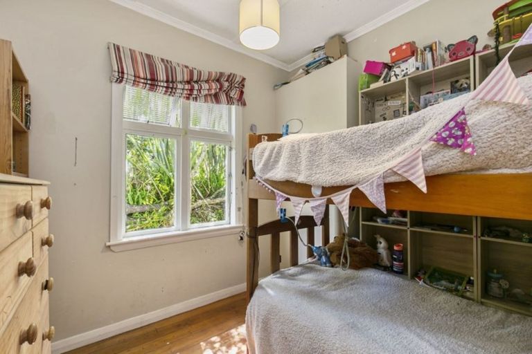 Photo of property in 90 Curtis Street, Northland, Wellington, 6012