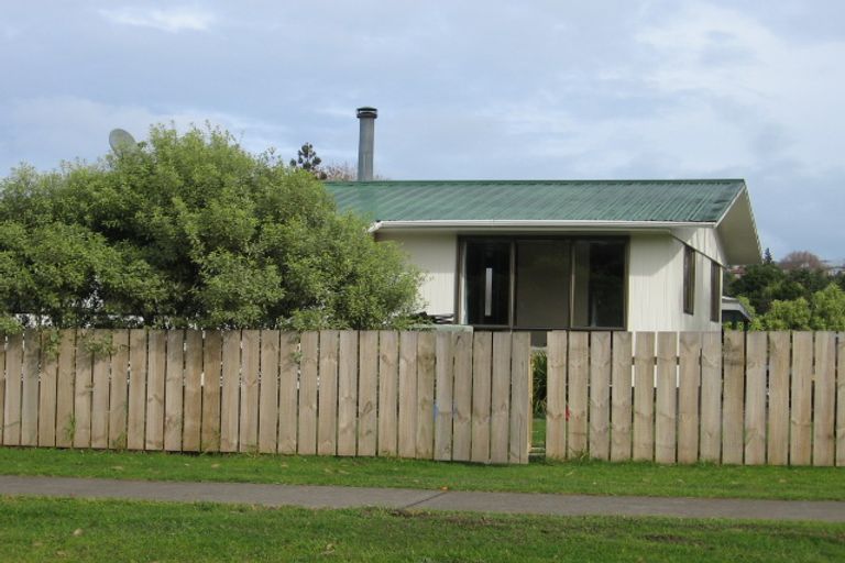 Photo of property in 103 Awaroa Road, Helensville, 0800