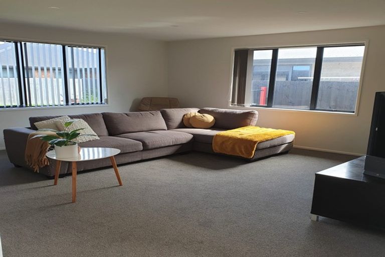 Photo of property in 14 Modello Lane, Waiuku, 2123