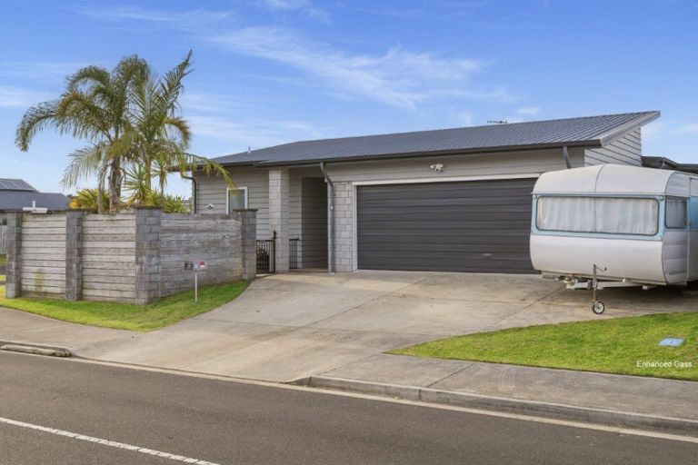 Photo of property in 25 Coutts Street, Papamoa Beach, Papamoa, 3118