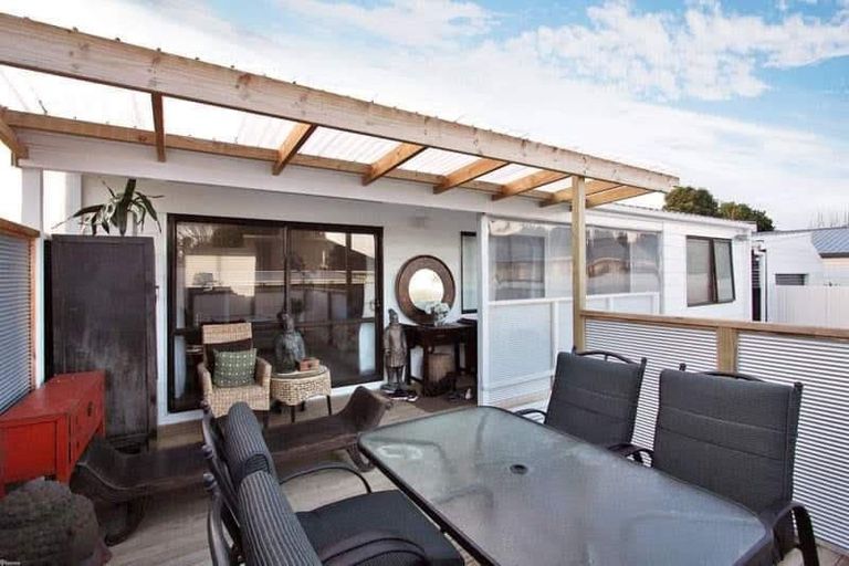 Photo of property in 34b Enderby Drive, Te Atatu Peninsula, Auckland, 0610